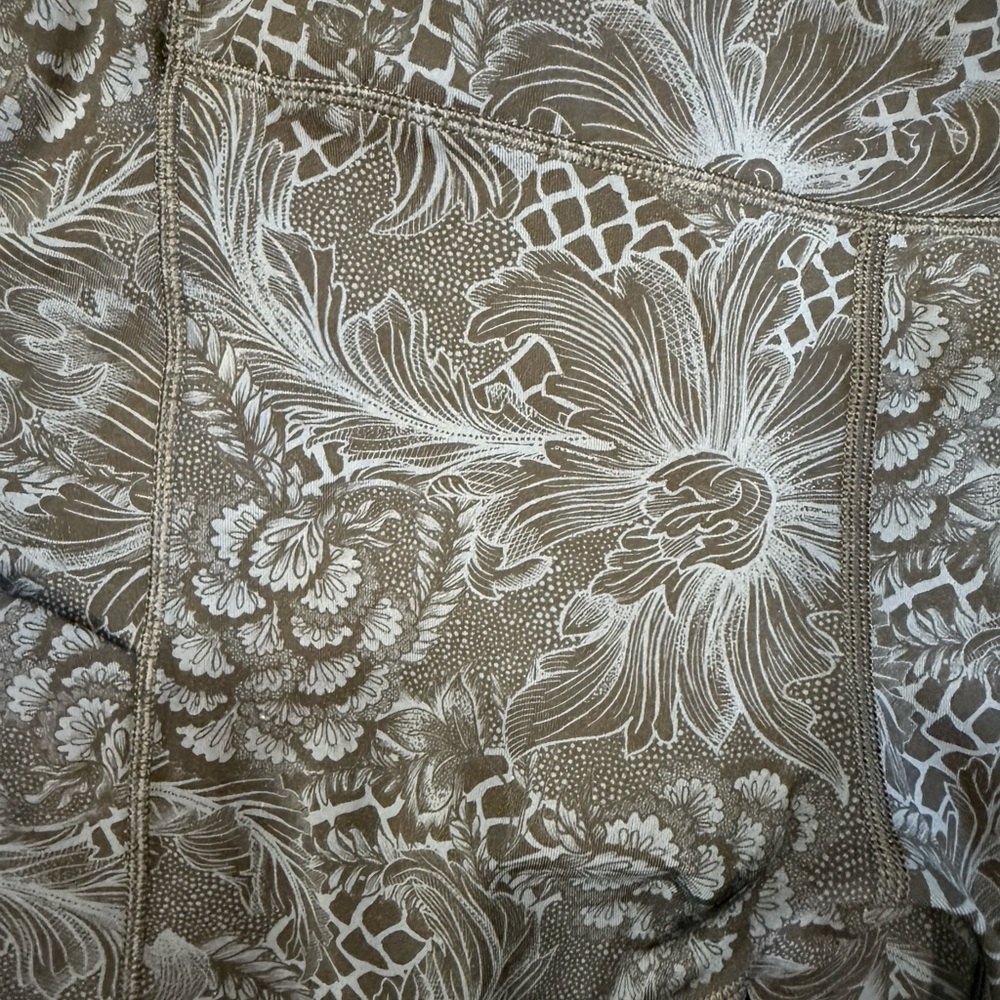 lululemon athletica Women's Navy Floral Joggers - Picture 9 of 10